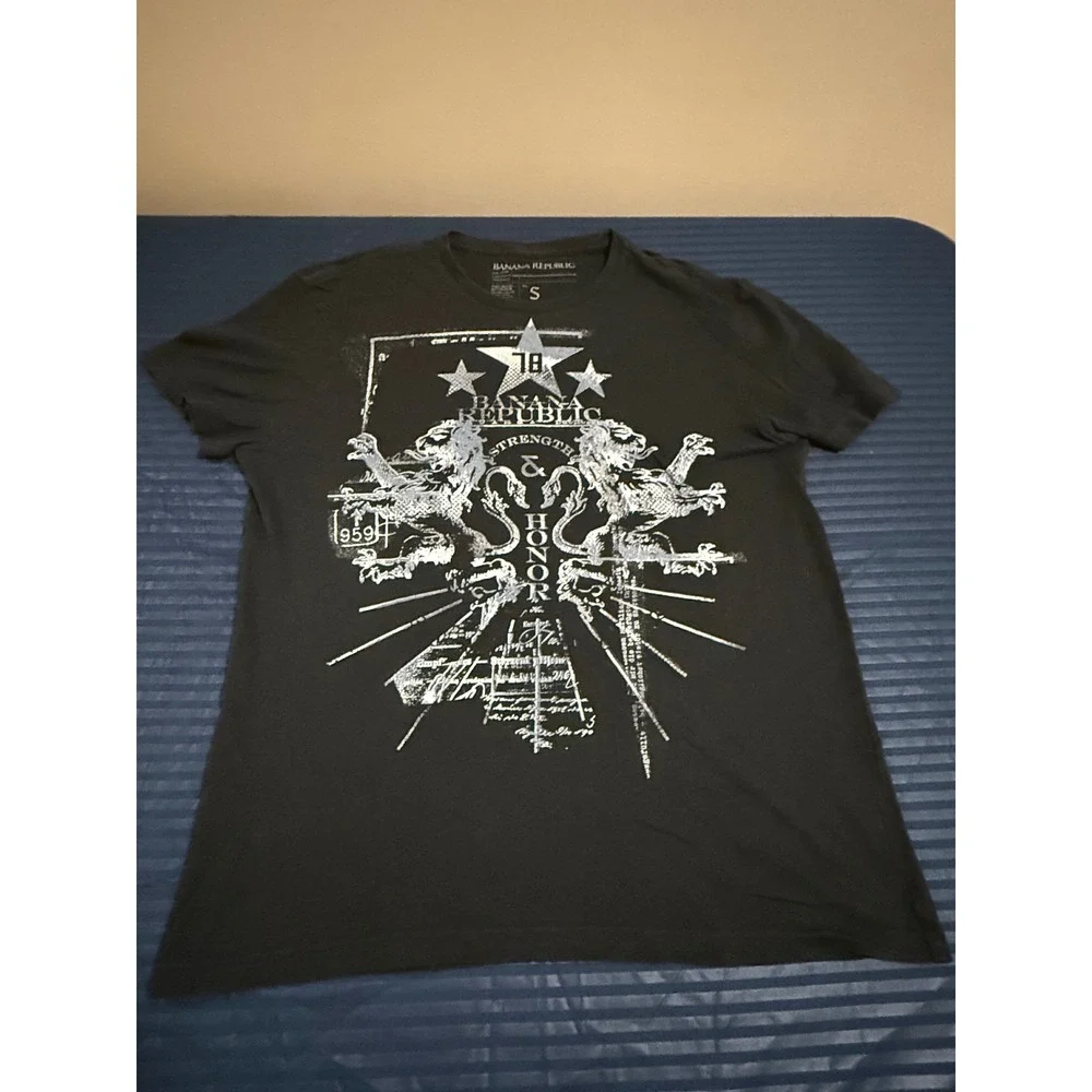 Banana Republic Mens Black Graphic Tee Strength & Honor Lion Crest Shirt Small